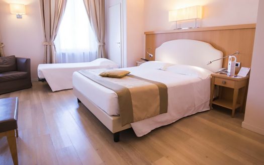 Prestigioso hotel sulla costa Bresciana lago di Garda – Rif. H140312BS